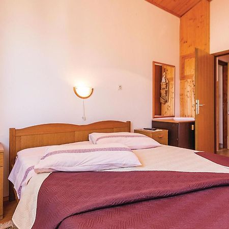 Beautiful Apartment In Pula With Kitchen Exteriör bild